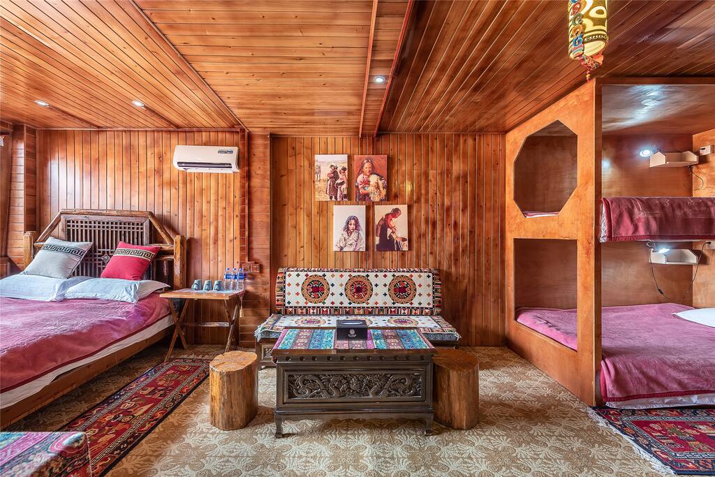 tibetan woody family room with 3 beds