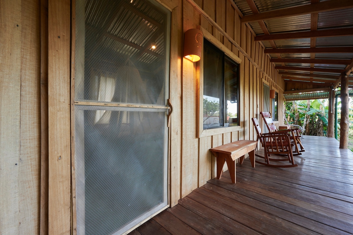 La Amistad Cacao Lodge农场# 1标准双人床卧室