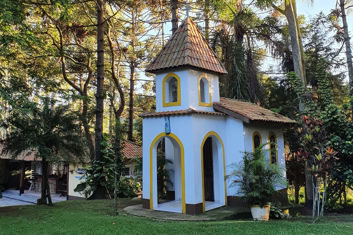 圣罗克（ São Roque ）带度假木屋和游泳池的Chácara