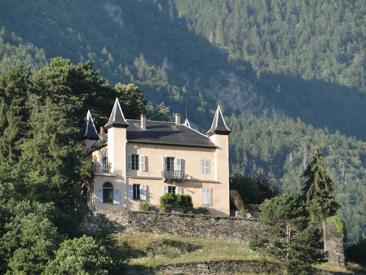 Château les Tours 300m ² ，全景