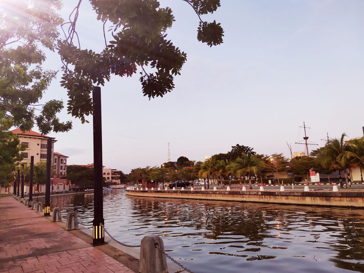 Cozy riverside hotel（河景房）