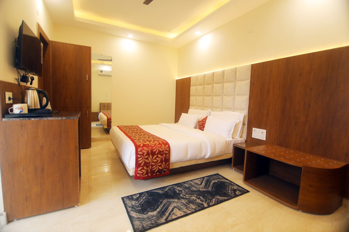 Deluxe Room at Hotel Teertham Cp