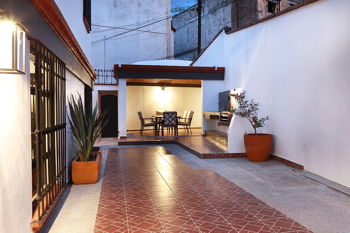 Modern home close to centro perfect for groups