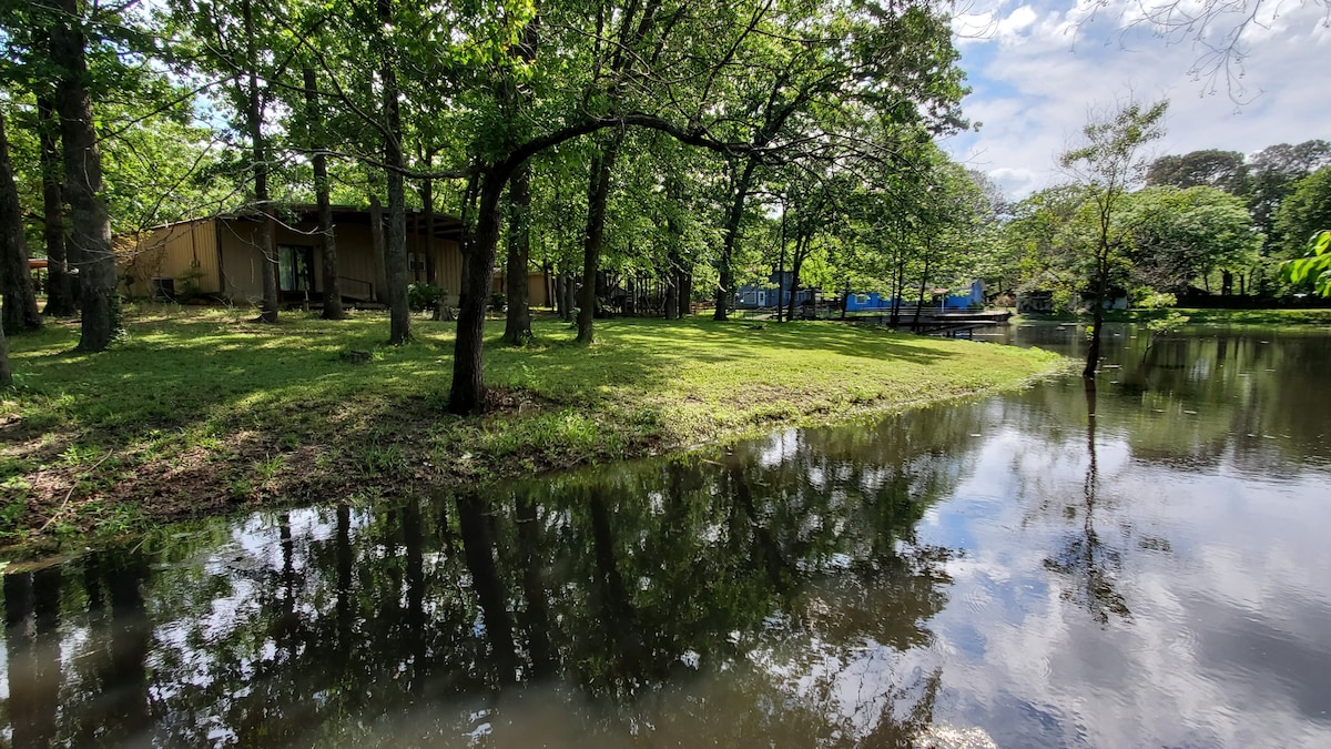 Pondside Place by Cedar Creek Lake 1