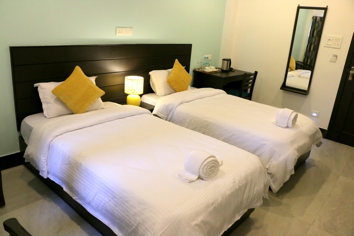 Turquoise Inn on GS Road - Twin rooms