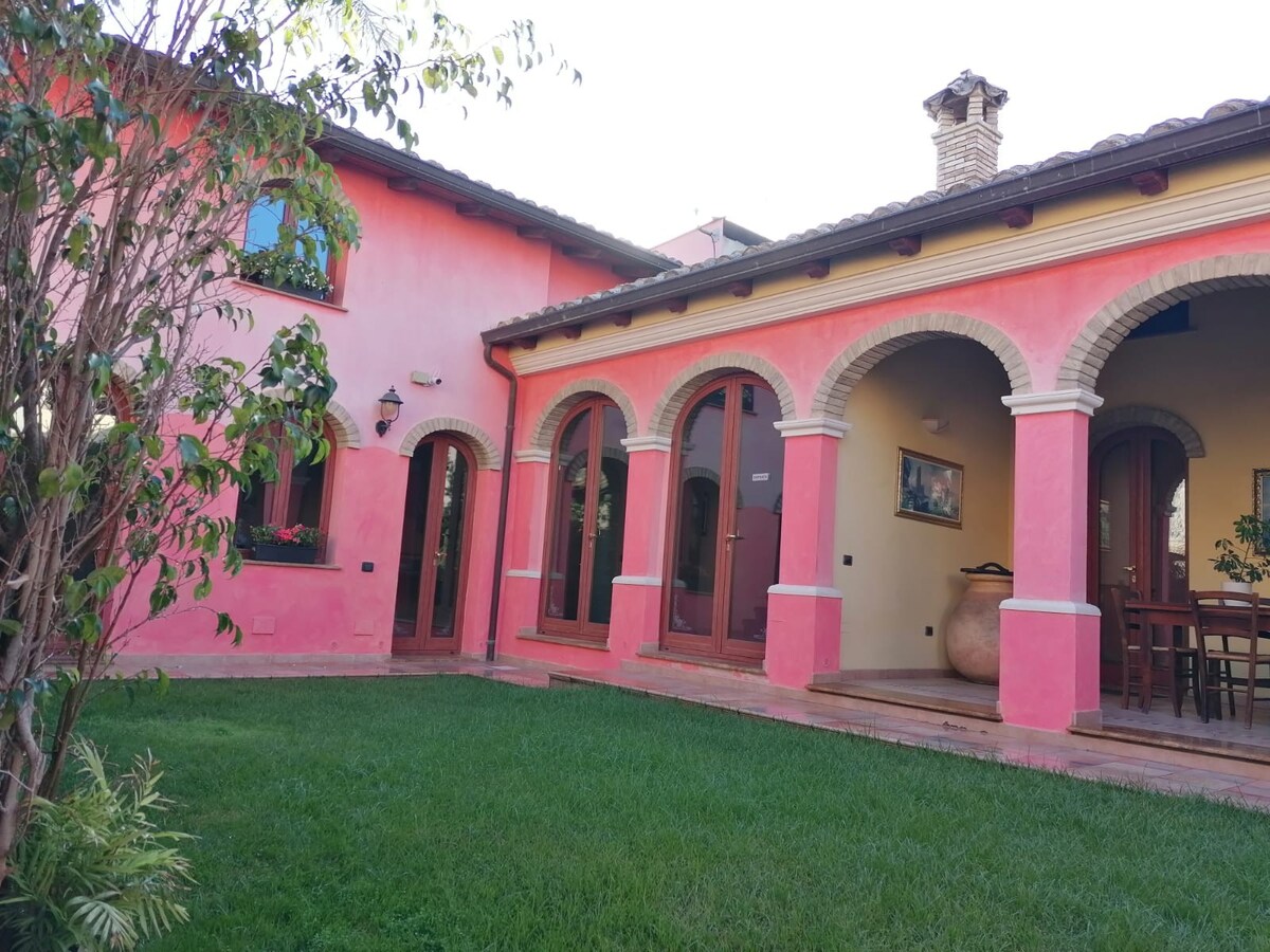 Casa Sarda靠近卡利亚里和别墅。