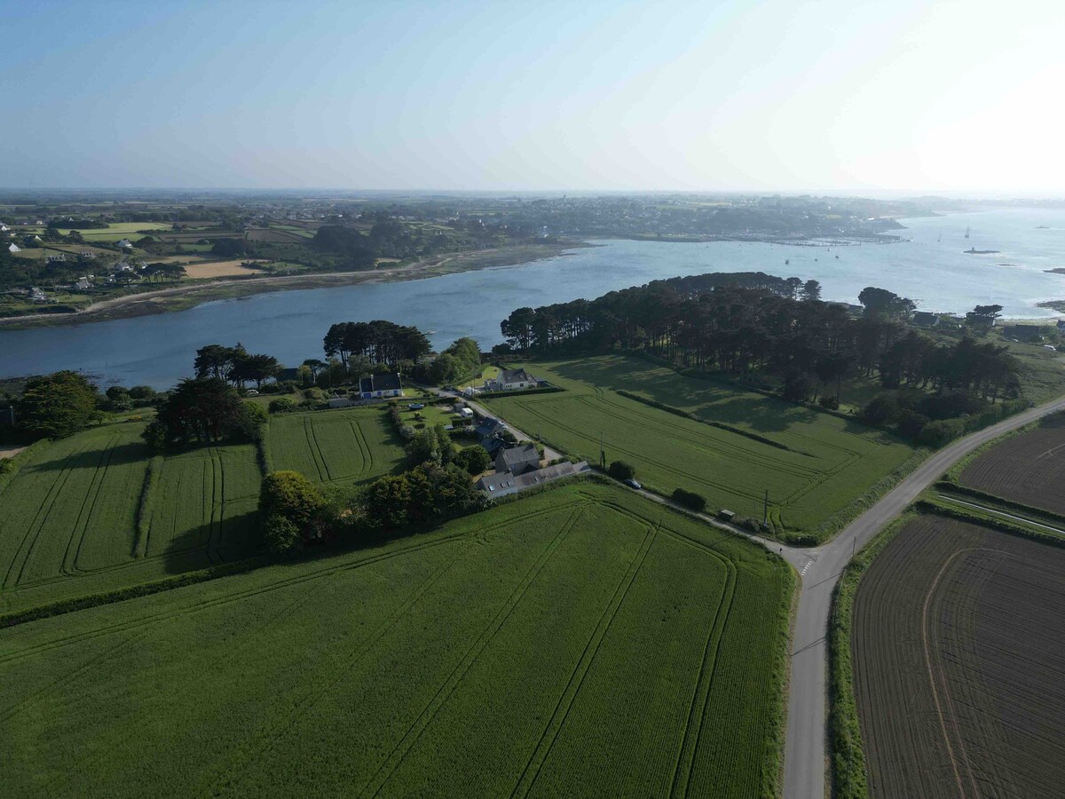 Grande longère au bord de l'aber wrac'h