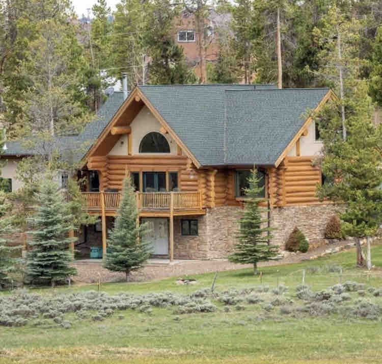 Amazing Location - Log Cabin