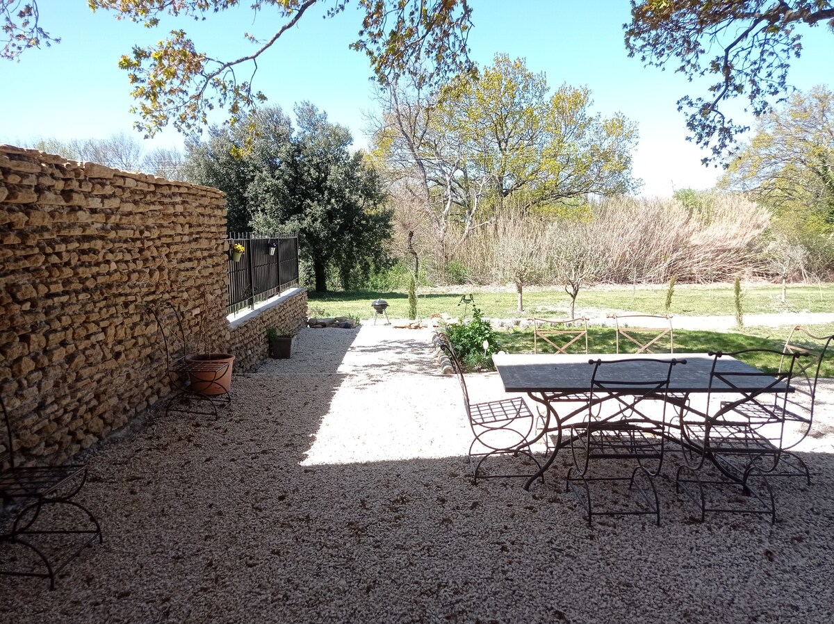 Sous le Vieux Chêne au cœur de la Drôme Provençale