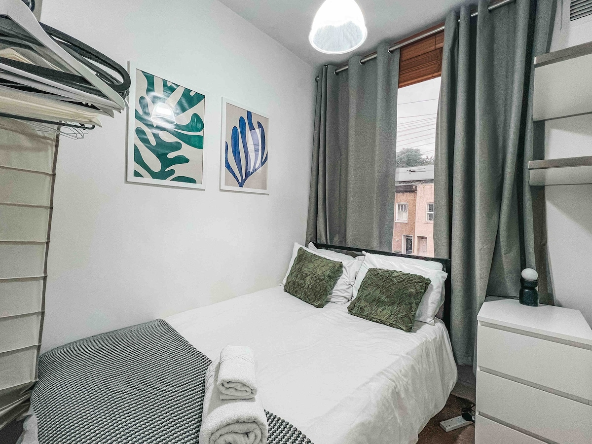 Trendy & Cosy Bedroom in Vibrant Tooting Near Tube