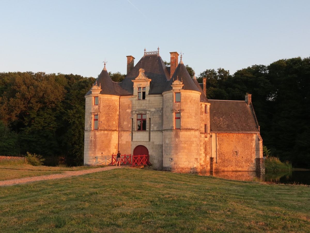 Le Châtelet Thilouze ，历史悠久， 500人