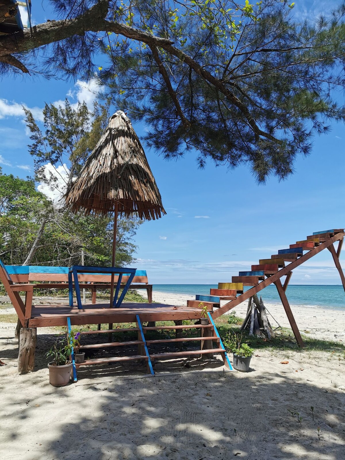 Blue Eyes Beach Resort 蓝眼泪海边度假酒店 瓜拉班尤民宿