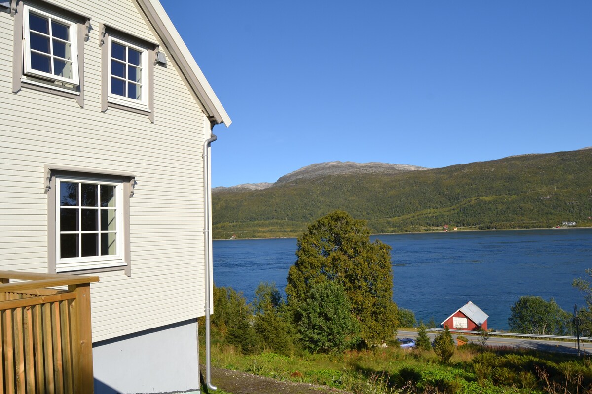 Kvaløya Lodge ，海边安静的地方