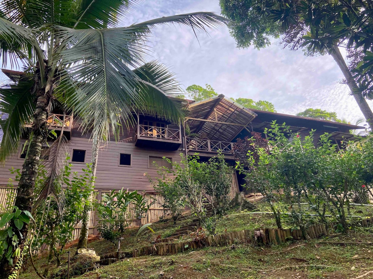 Toucan Serenity - Eco-Friendly Retreat with Pool