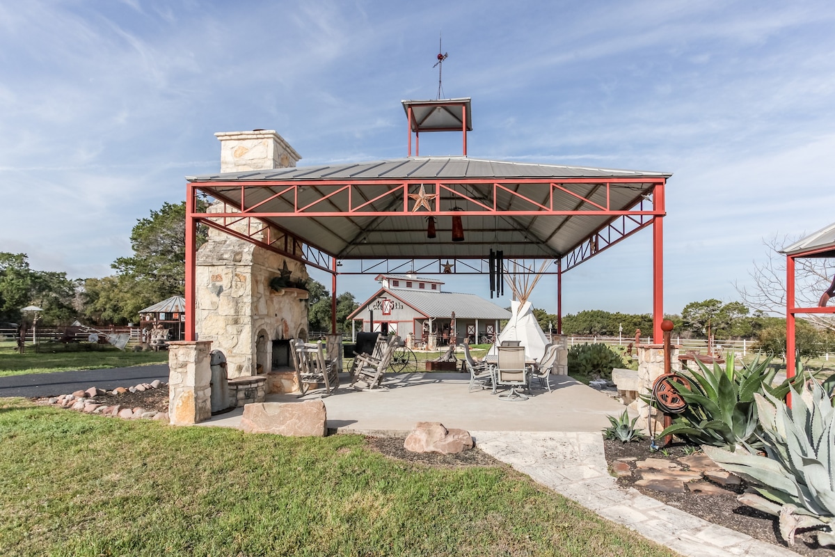 Austin Hill Country Bunkhouse