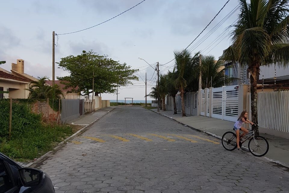 Casa completa a 50m do mar de Costa Azul, Matinhos