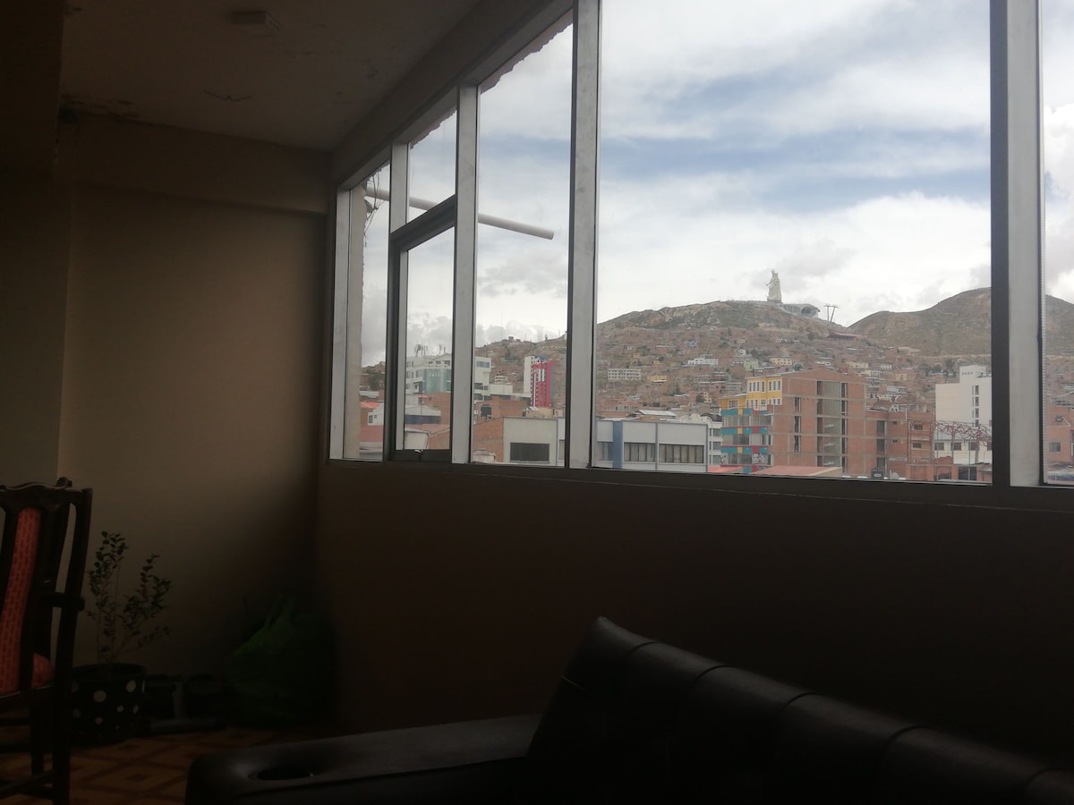 美丽的热门套房，位于奥鲁罗（ Oruro ）中心地段。