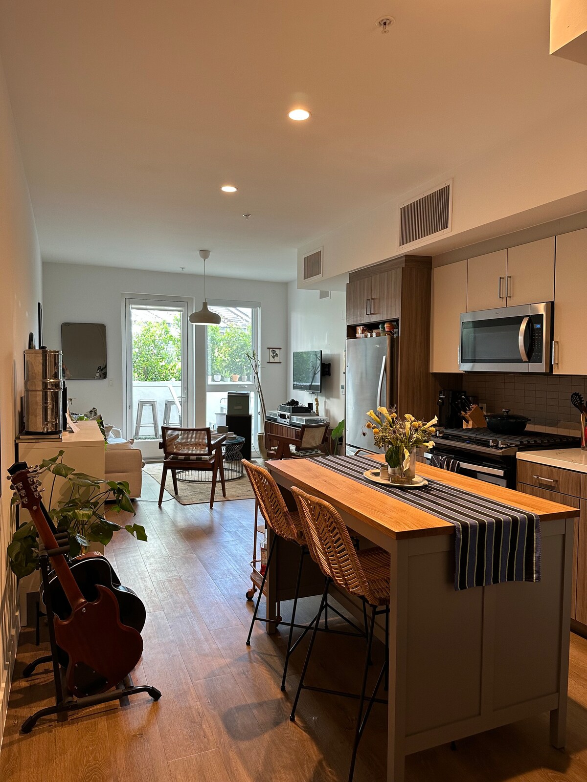 Modern 1BR in Chic Walkable Area