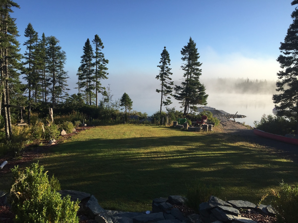 Thorburn Lake （ Angle Pond ）海滩前小屋（ Angle Pond ）