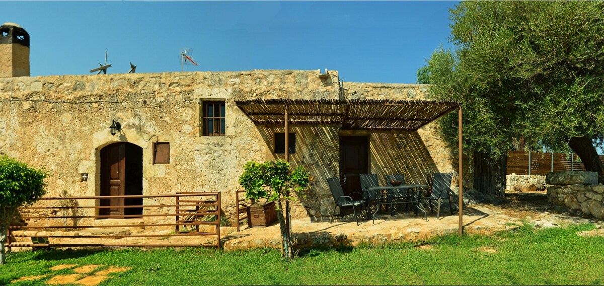 Elia House-Traditional house Aptera