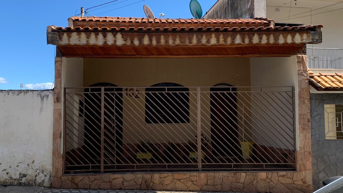 Casa Aconchegante com ar wi fi proximo a basílica