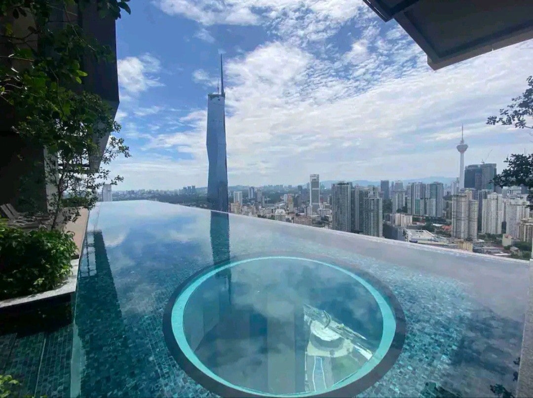 The SeaBreeze Suite with Gorgeous Infinity pools