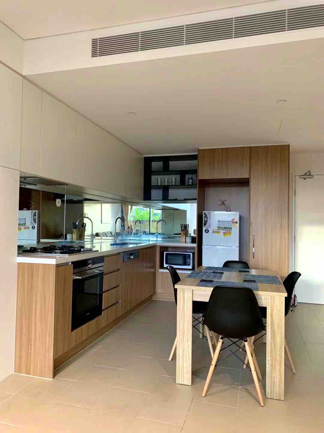 North Ryde one bedroom apartment close to station