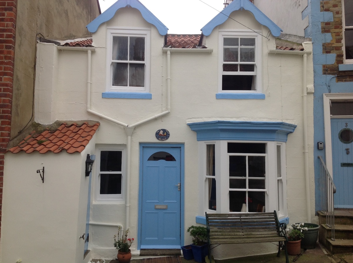 300 year old Kildale Cottage, Staithes, Sleeps 4.