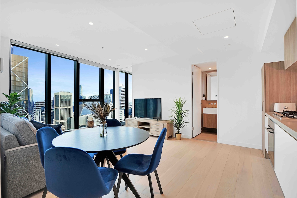 Fabulous view! BRAND NEW highrise 2B2B Apt  in CBD