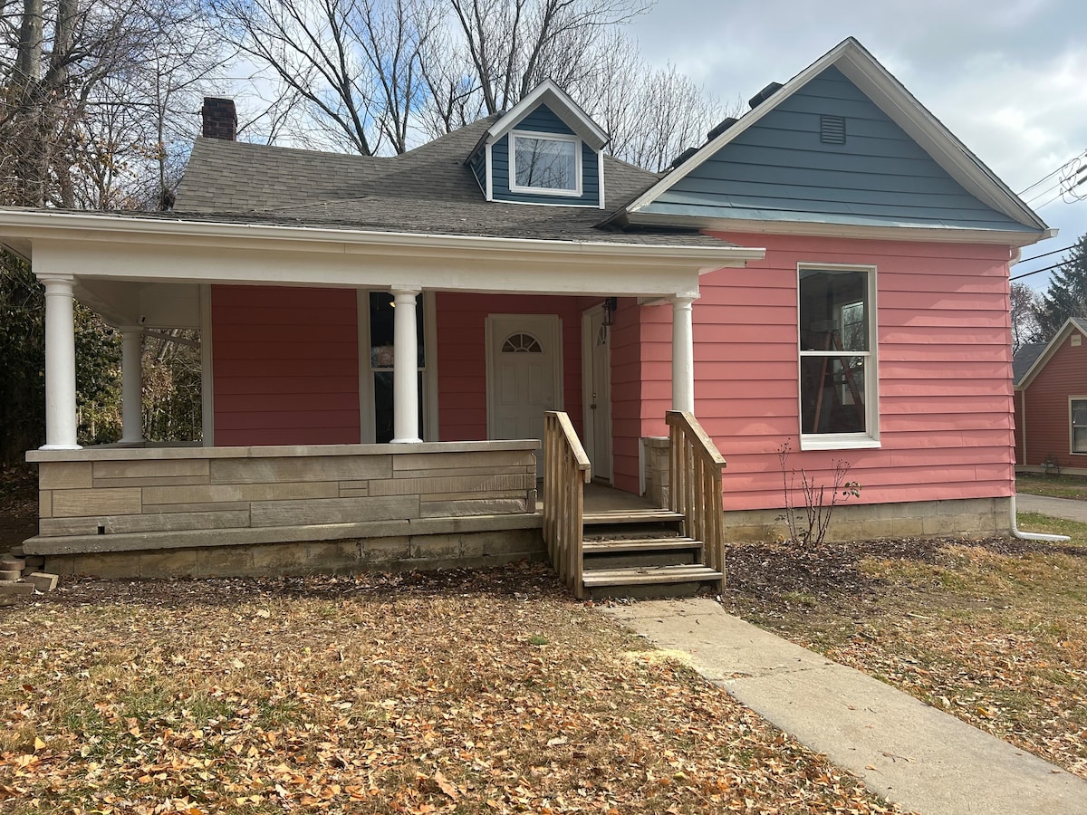 Little Pink House | Walk to downtown! 5 bed/5 bath