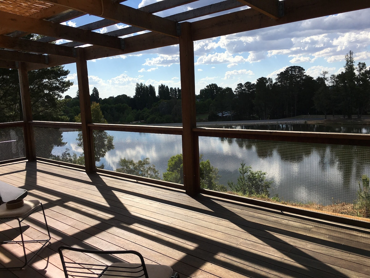 Lakehouse Beechworth。绝对湖畔湖畔。