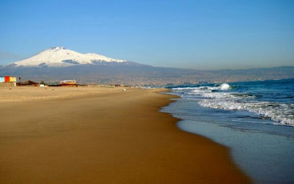 Villa low cost condivisa. Catania, Etna, Taormina