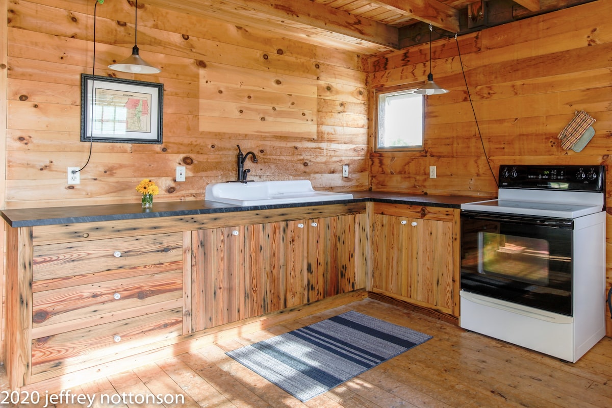 Twin View Barn — Nouveau Glamping with Lake Access