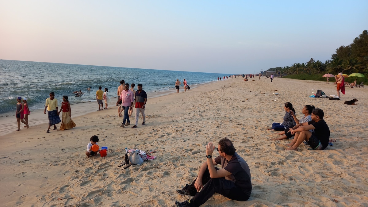 Ninteen People Accomodation at Mararikulam Beach