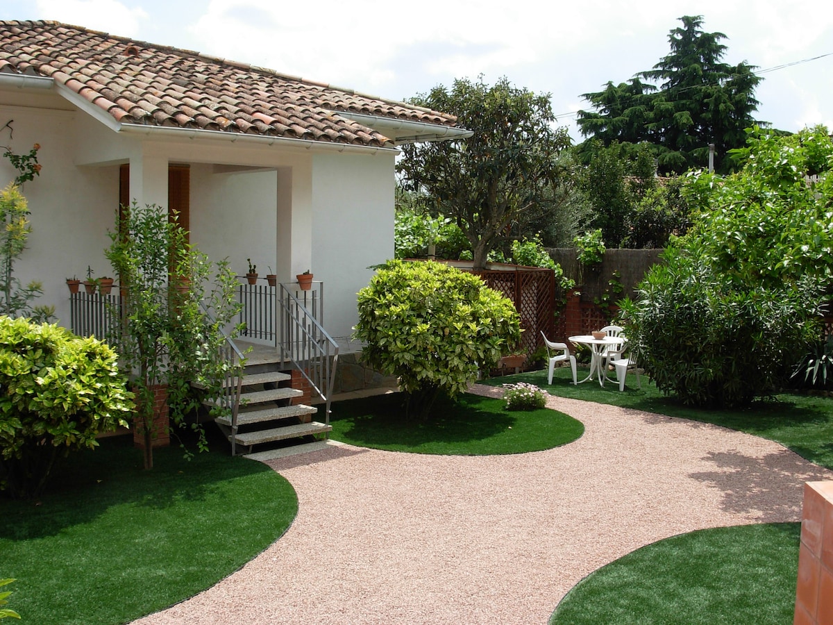 阿梅特拉带花园的房子，距巴塞罗那30分钟车程