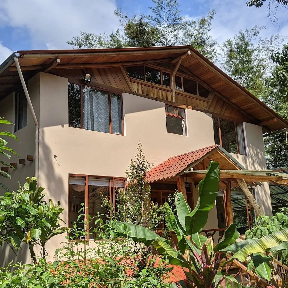 Serenity Lodge - Riverside home in the cloudforest