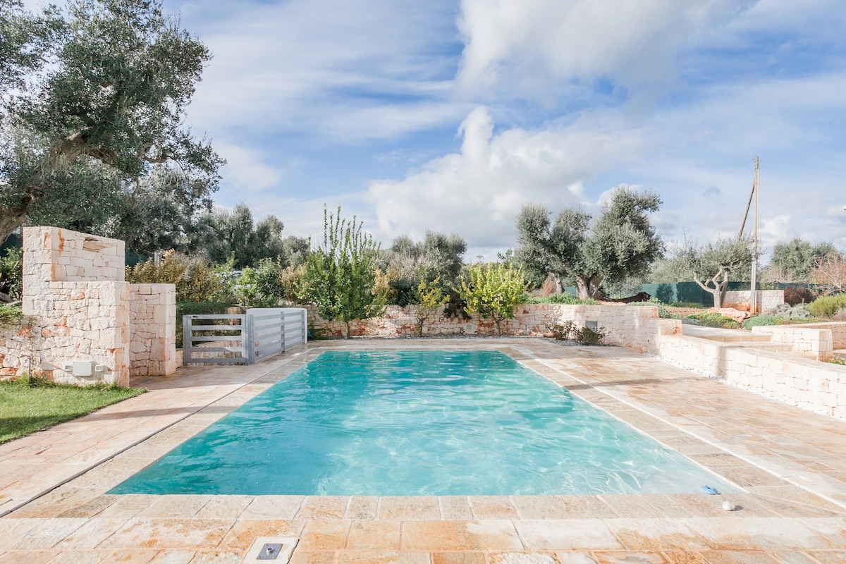 Trullo Apulia ：游泳池、按摩浴缸和蒸汽房