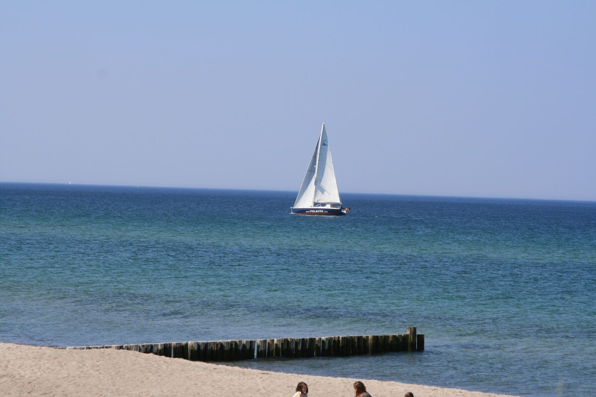 Holiday home near the beach with lake view