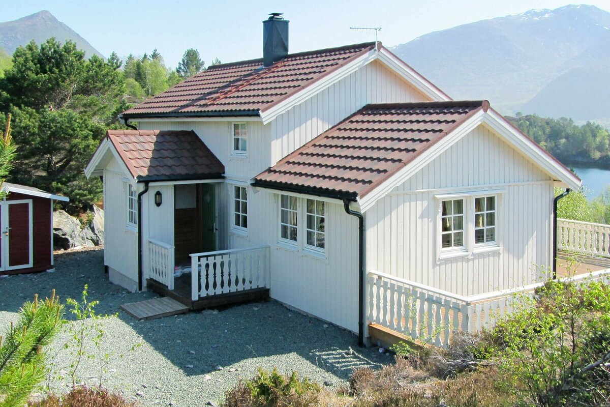 5 person holiday home in gurskøy