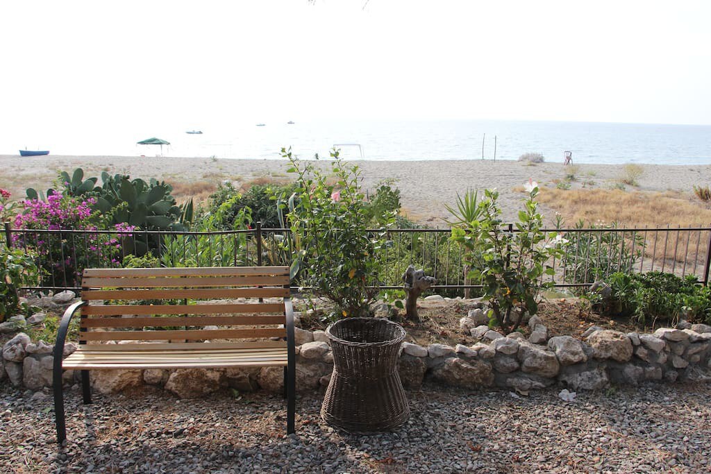 "Ibiscus" Casa con giardino e accesso in spiaggia