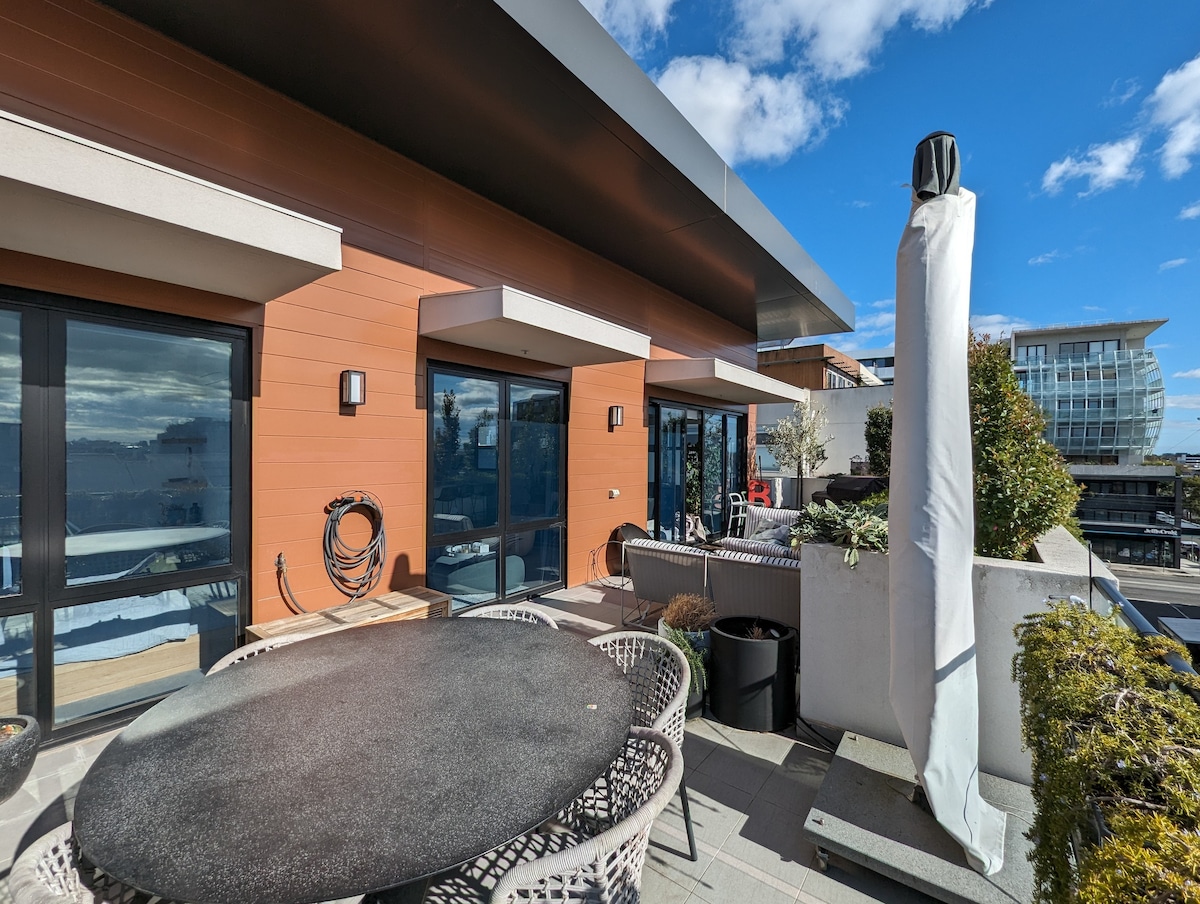 Melbourne inner-north penthouse