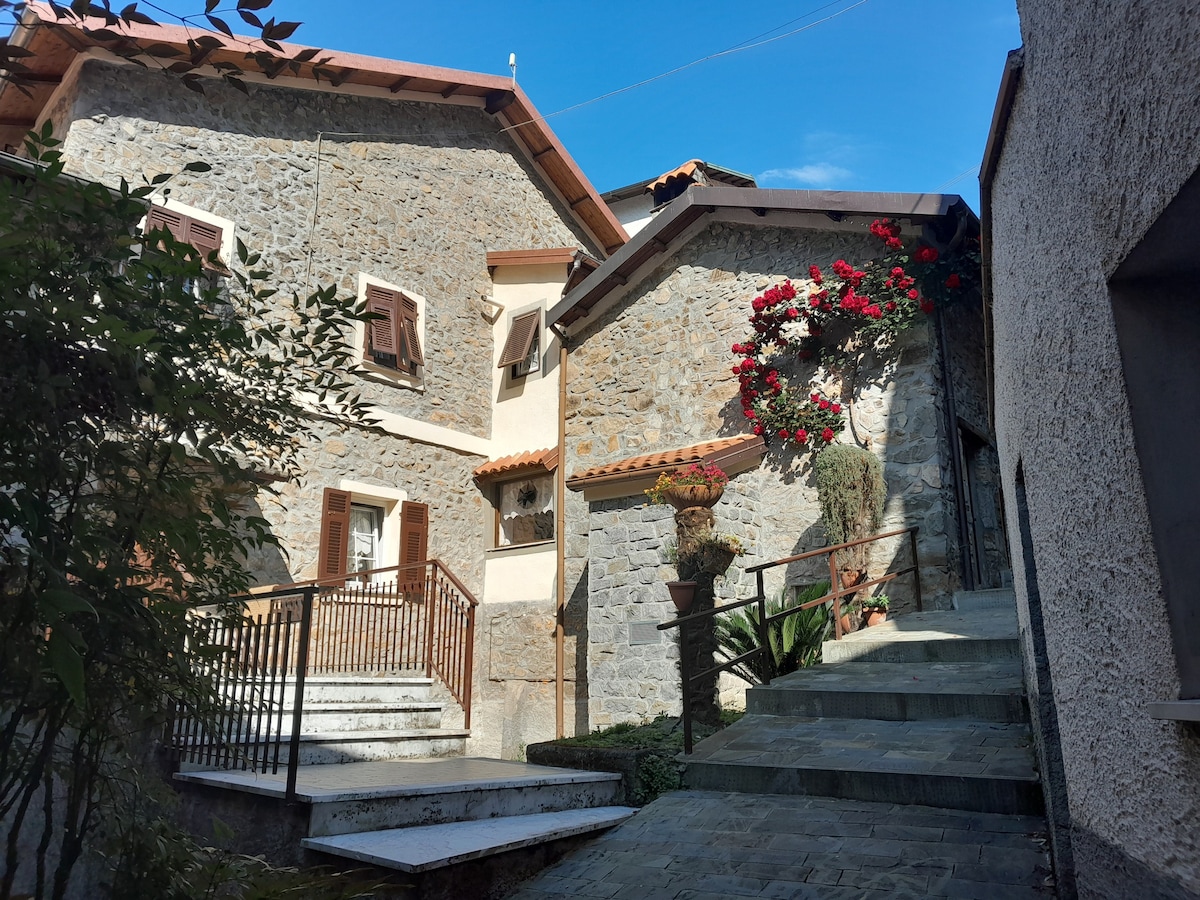 casa in sasso in val di vara