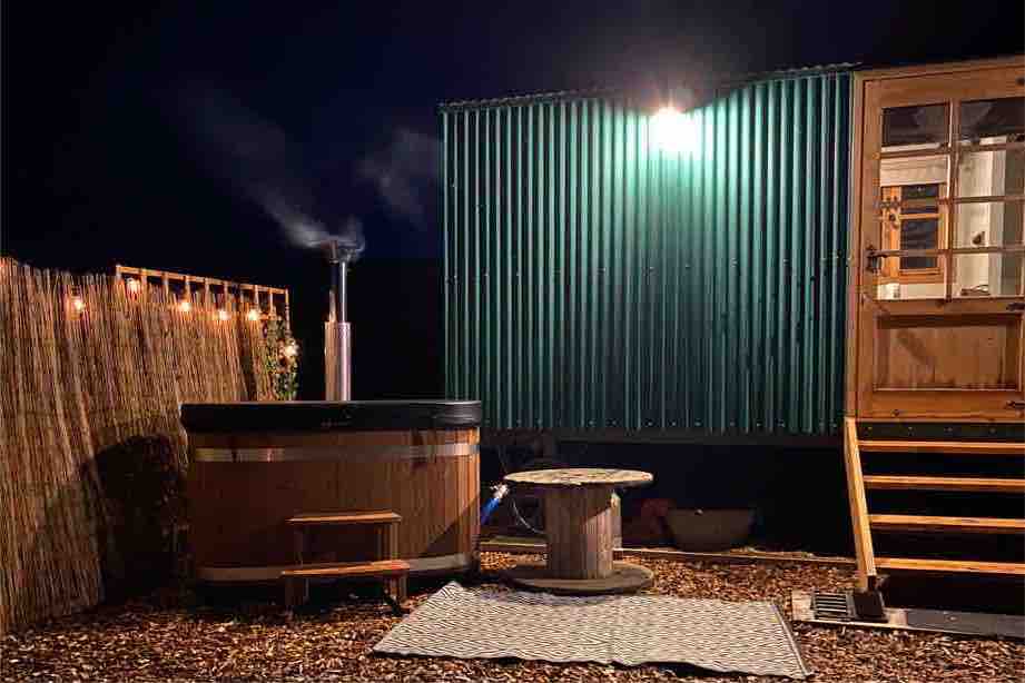 Beautiful Shepherd’s hut No2 with hot tub and view