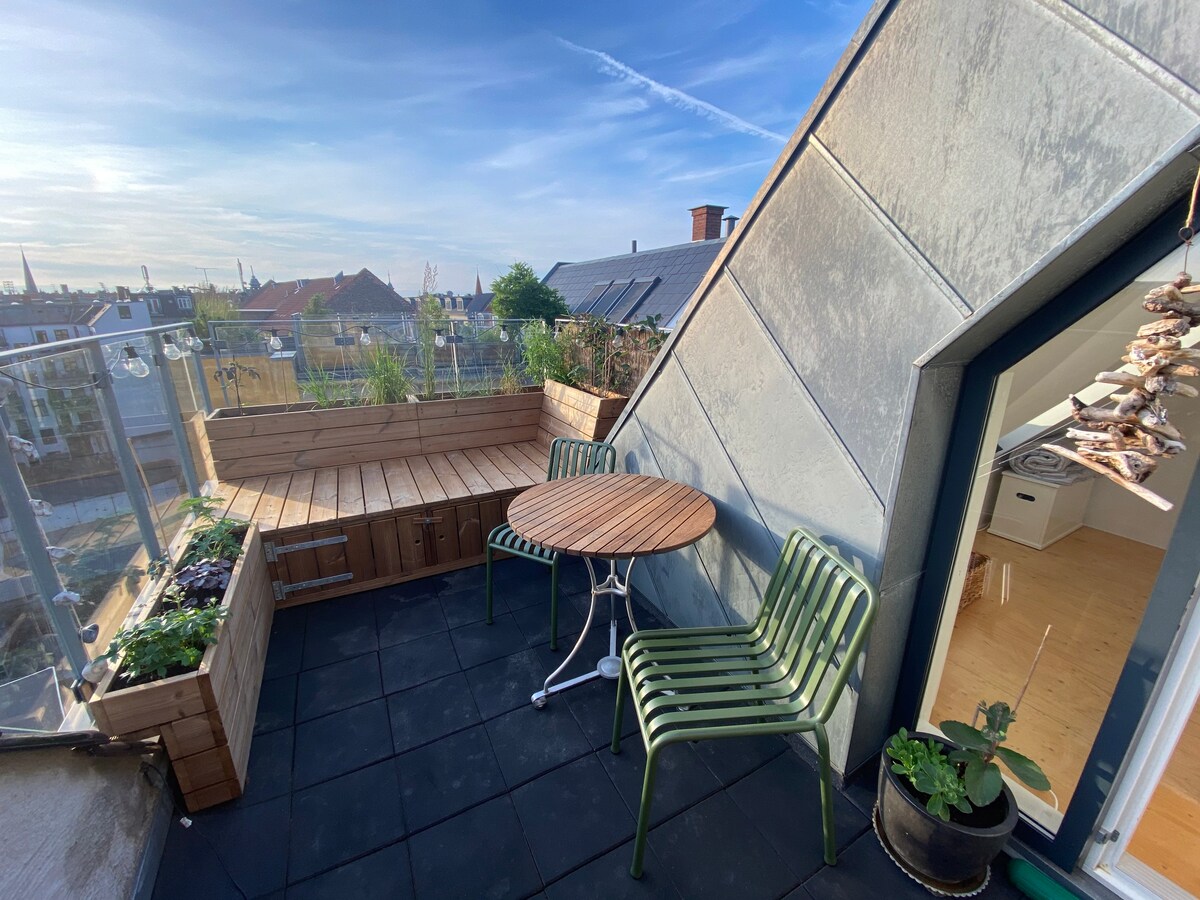 舒适的阁楼公寓，带阳光明媚的屋顶露台。