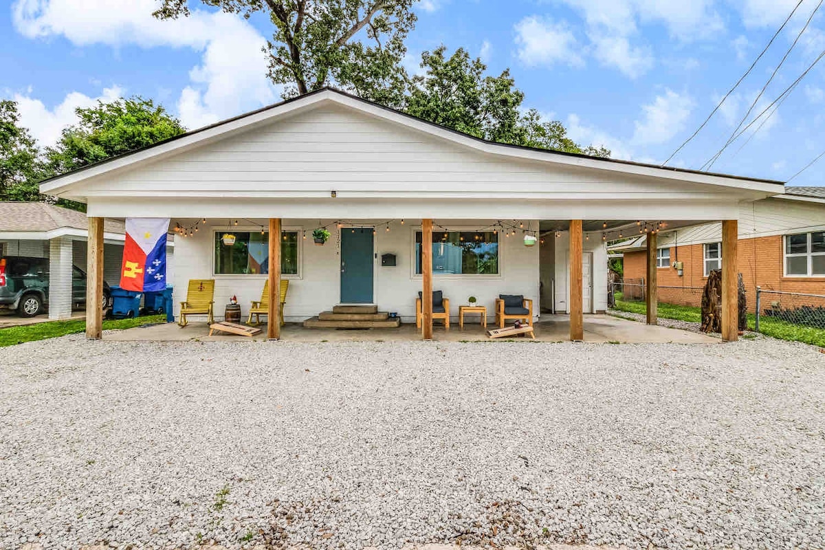 4 Bedroom Oasis - Middle of Downtown Lafayette