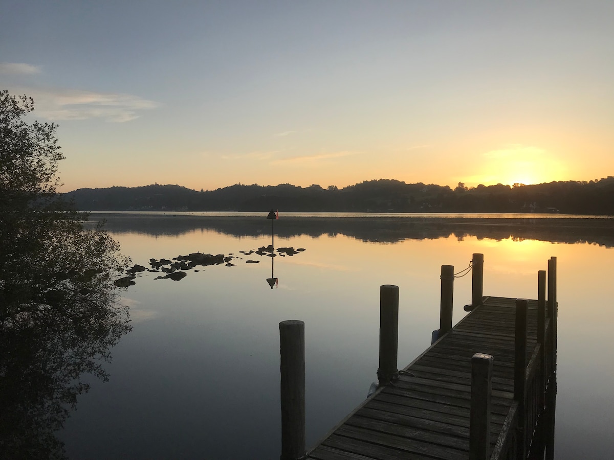 Lakes Boathouse ， The Perfect Escape。