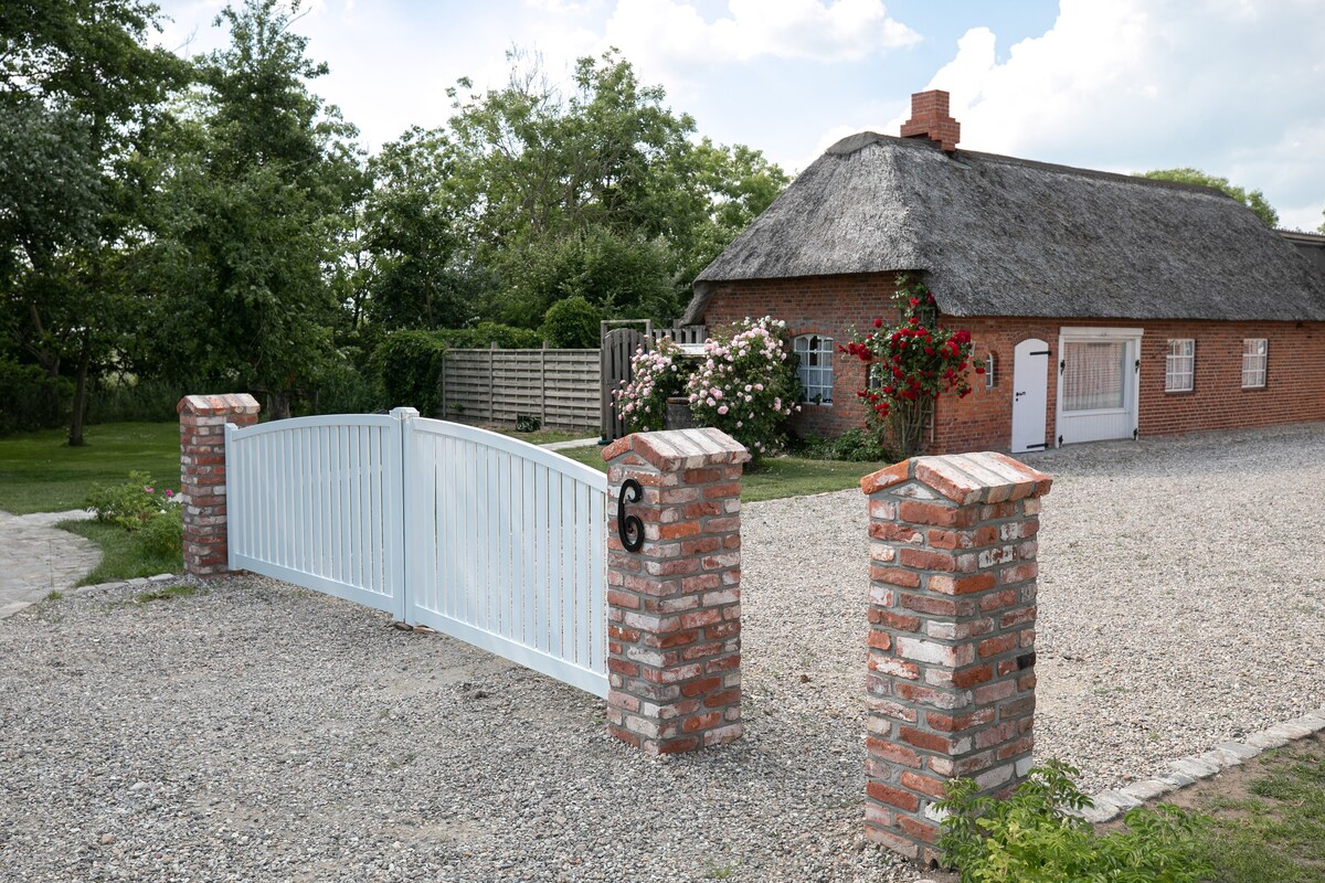 Ferienhaus Reetdachkate Ferienhof Schnurrum****