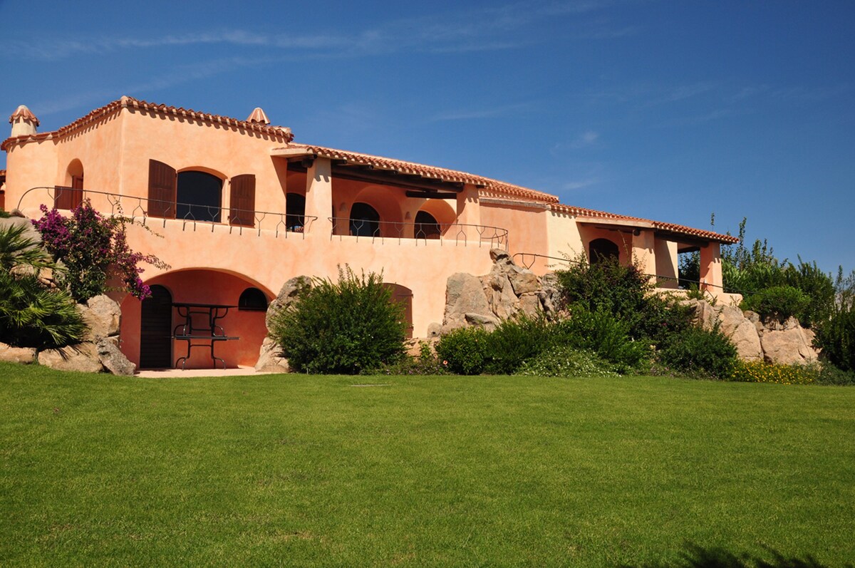 Villa Isabel, Sea View, Swimming Pool and Jacuzzi