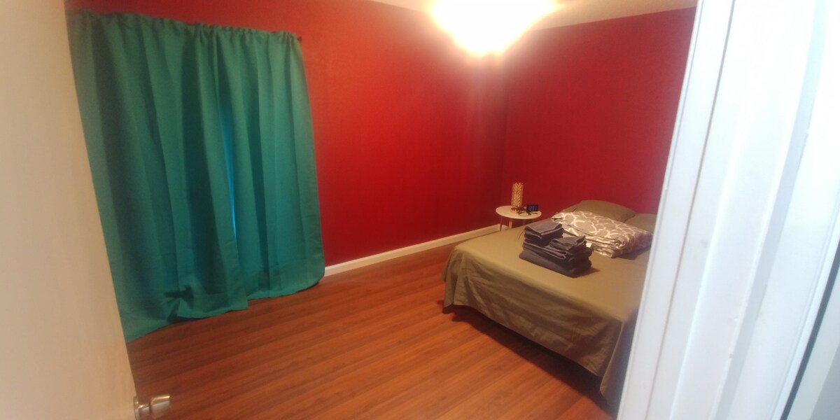 South Lakeside room with easy access to 410 and 10
