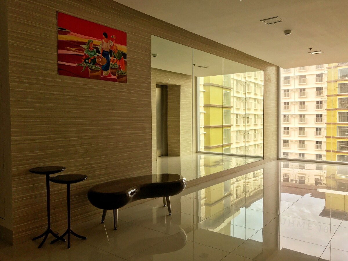 带阳台的单间公寓泳池景观宿务阿亚拉购物中心（ CebuAyalaMall ）